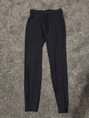 Lululemon Ready to Rulu Joggers in black, size 4.